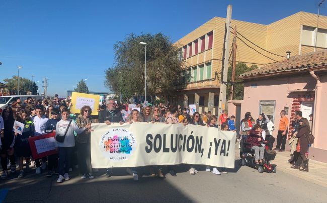 Concentración "Por un instituto digno"