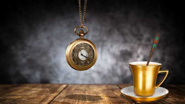 A las café y cuarto