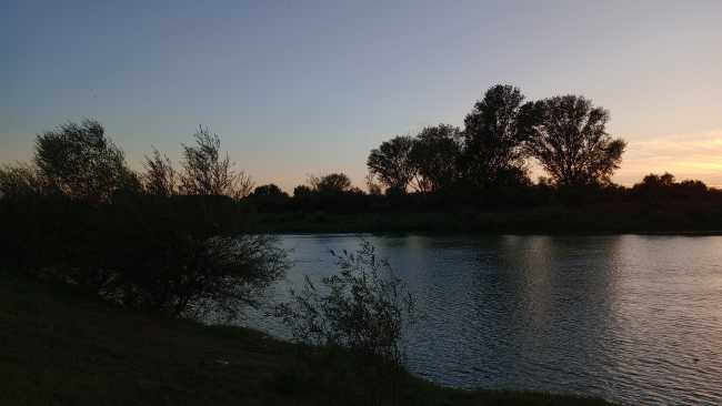 Veranear en la ribera