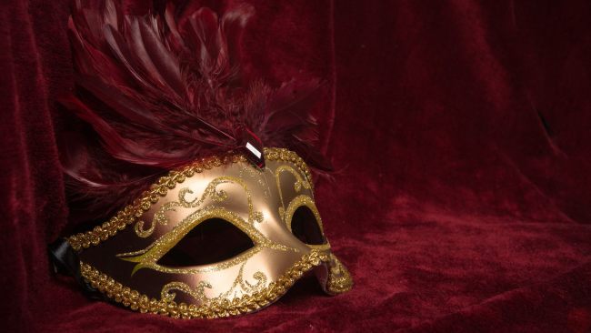 EL HOMBRE QUE TIENE LA VOZ DE LOS POETAS