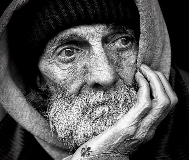 El hombre sin raíces